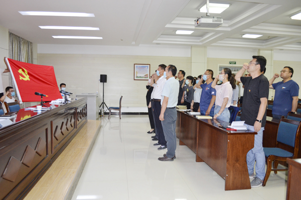 学校召开庆祝建党99周年庆“七一”表彰大会暨创建“让党中央放心 让人民群众满意的模范基层党组织”动员大会